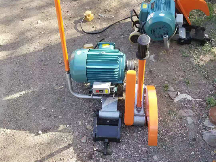 DQG-4型電動鋼軌鋸(ju)軌機