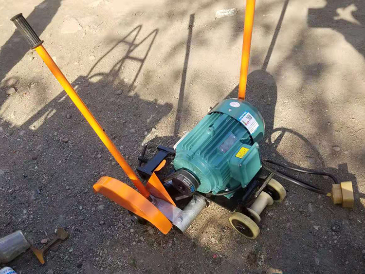 DQG-4型電動鋼軌(gui)鋸軌機 